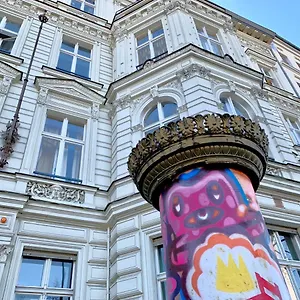 Grand Classic Hostal